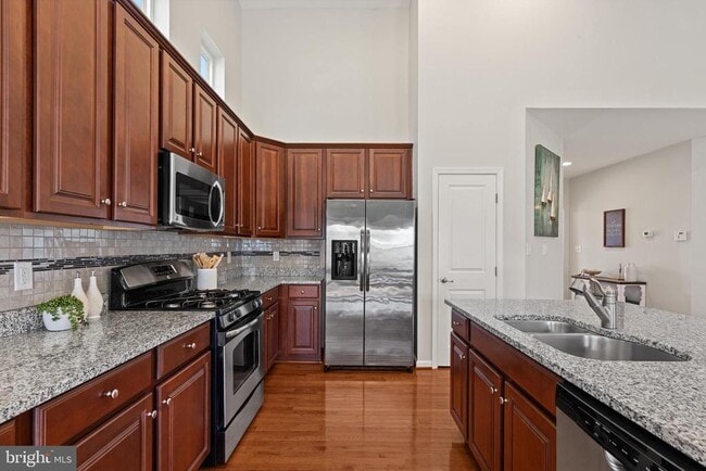 Building Photo - 29726 Vincent Village Dr