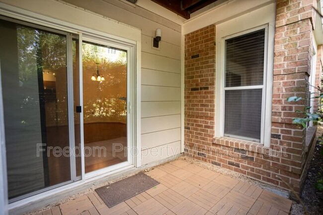 Building Photo - 2204 Westcourt Ln