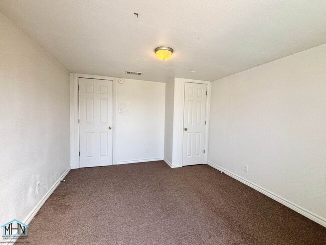 Building Photo - Charming and Convenient 2 bed/1 bath home,...