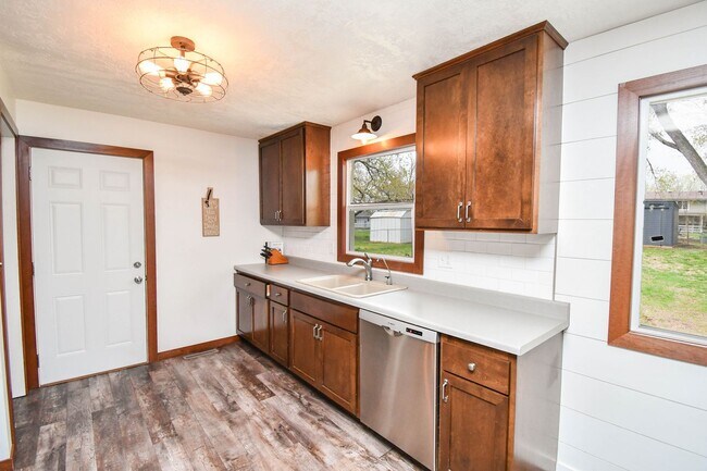 Foto del edificio - 217 N Needles Dr