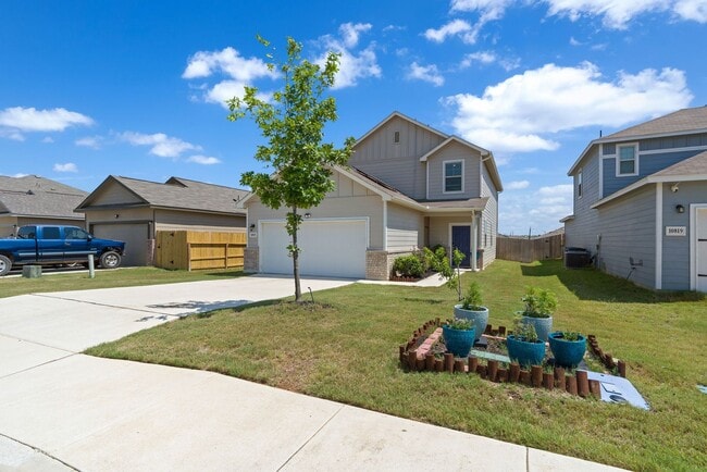 Foto del edificio - Stylish 4-Bedroom Home with Solar & Game Room - Realtor Commission: $600