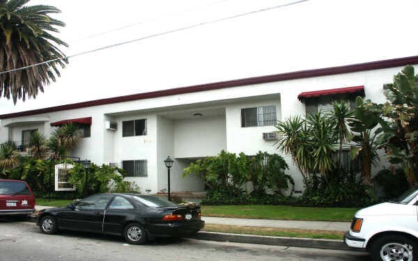 Foto del edificio - 8550 Willis Ave