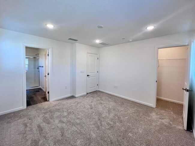 Foto del edificio - $2,450 Shepherd & Sunnyside, New 3 bedroom House - Clovis / Solar Panels