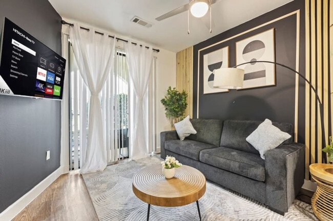 Foto del edificio - 5250 Town and Country Blvd