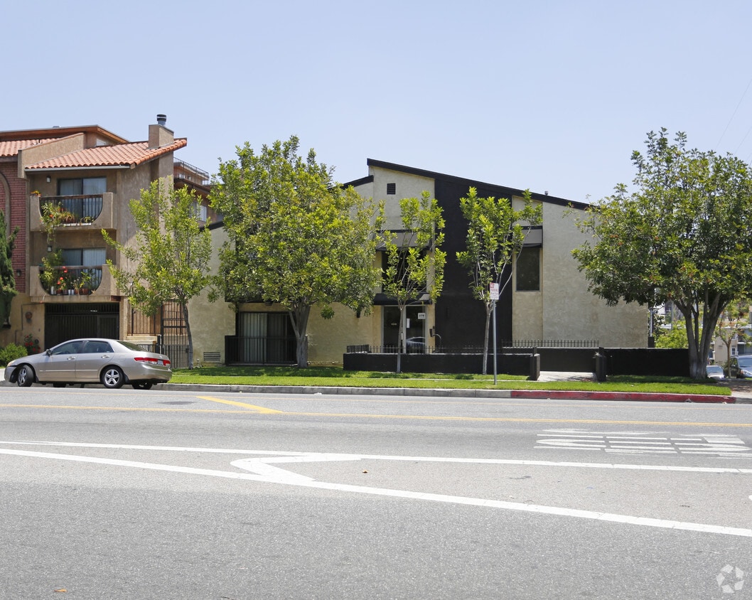 Building Photo - 376 S Commonwealth Ave