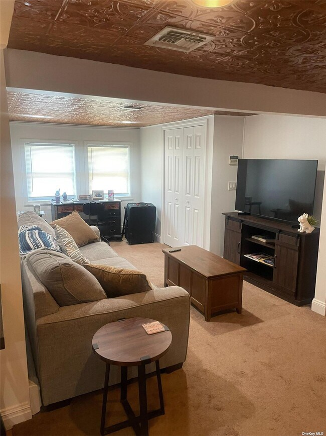 Building Photo - 831 Outlook Ave