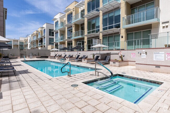 Piscina - The Residences on High Street