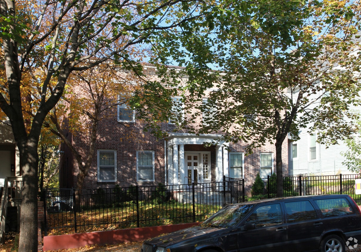 Building Photo - 2622 S 3rd Ave