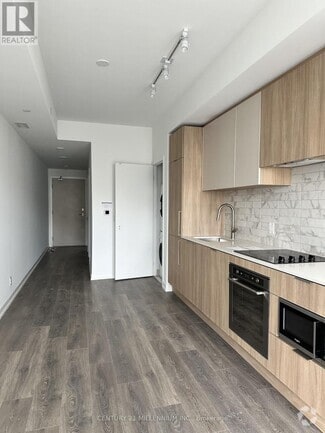 Building Photo - 2020-2020 Bathurst St