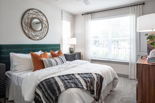 Foto del edificio - $0 Fees & 1 Month Free—Lock in Your 2/2 Today!