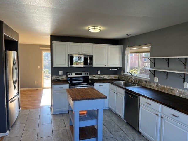 Foto del edificio - 1563 Cedarwood Dr