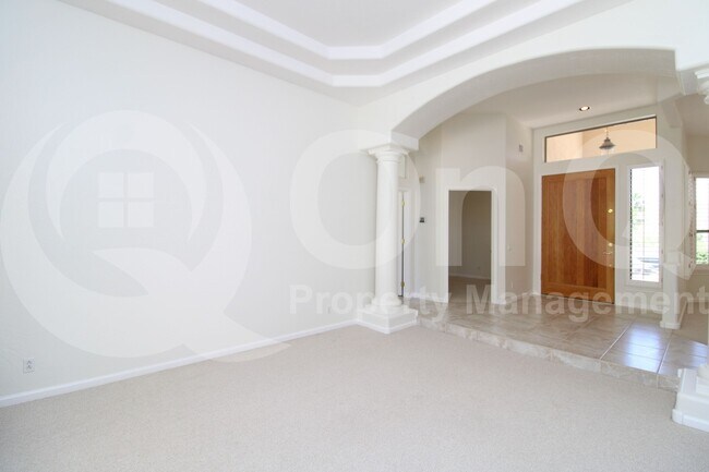 Foto del edificio - 902 E Desert Flower Ln