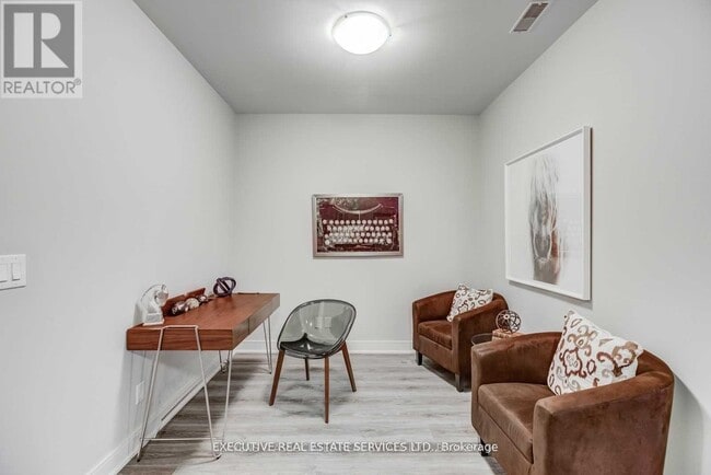 Building Photo - 150 Main St W