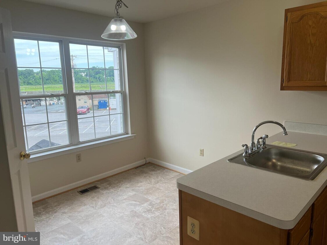 3639 Harbor Rd, Chesapeake Beach, MD 20732 Townhome Rentals in