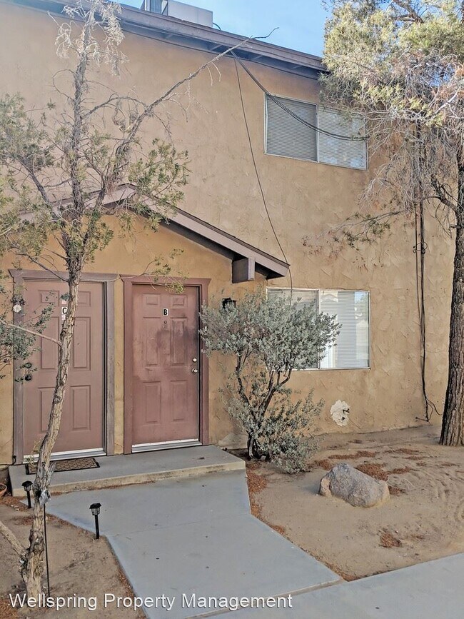 Foto del edificio - 515 E Ridgecrest Blvd