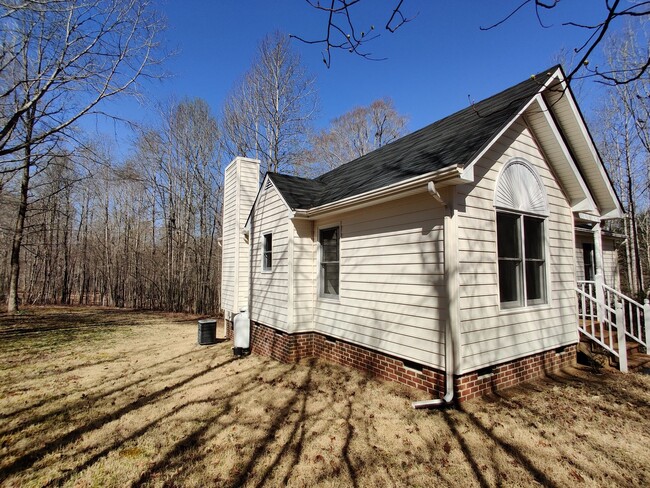 Building Photo - Ranch style home