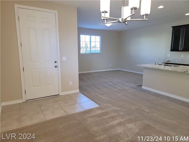 Building Photo - 3-BEDROOM TOWNHOME IN GATED NORTH LAS VEGA...