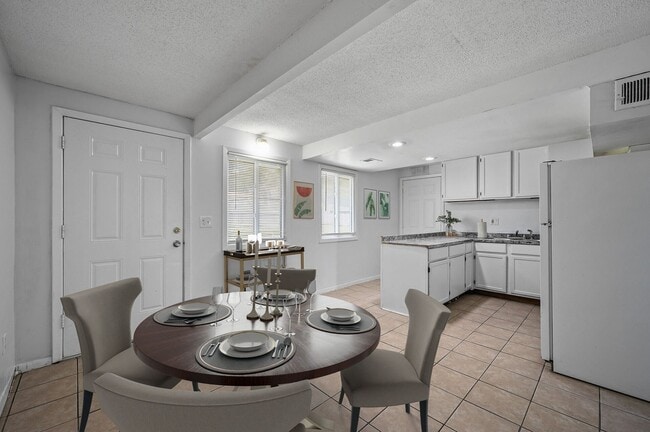 Building Photo - Single Family Home