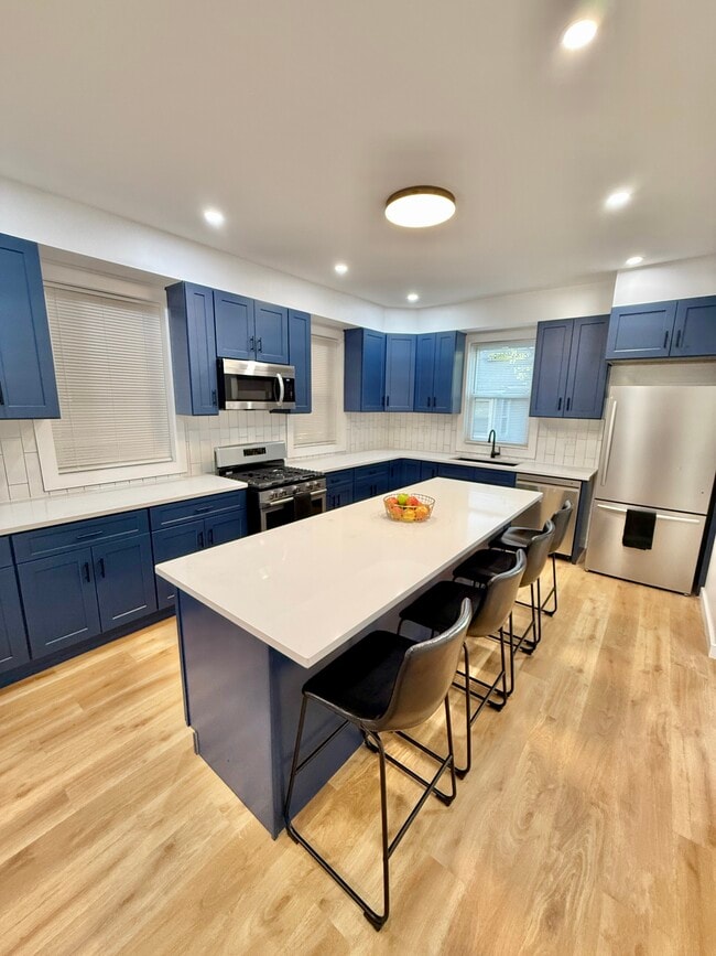 Building Photo - 3260 Reservoir Oval E