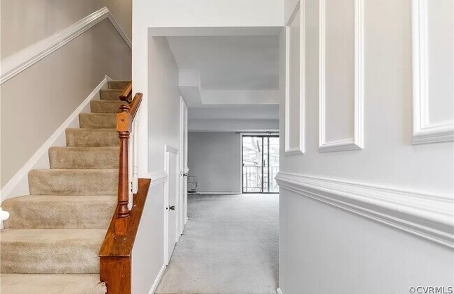 Building Photo - 1528 Americana Dr