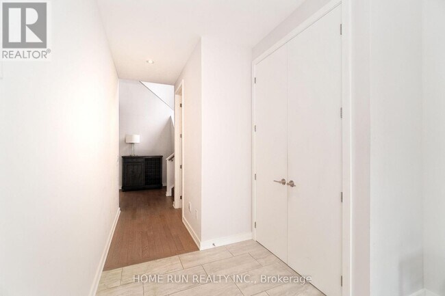 Photo du bâtiment - 250 Soprano Ave