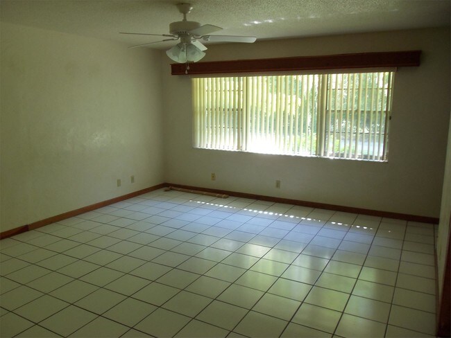 Building Photo - 1710 SW 38th Terrace