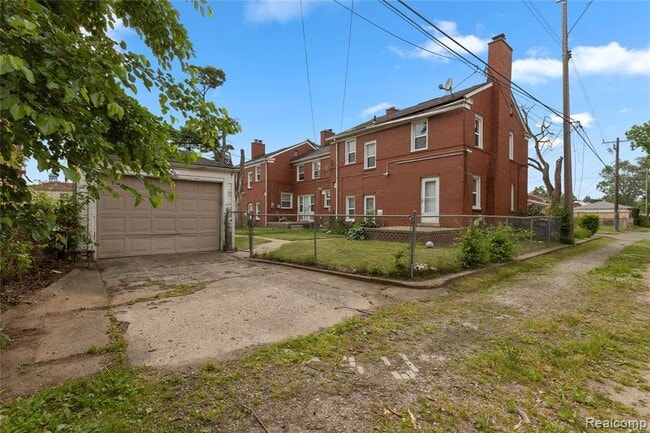 Building Photo - 3455 Santa Maria St