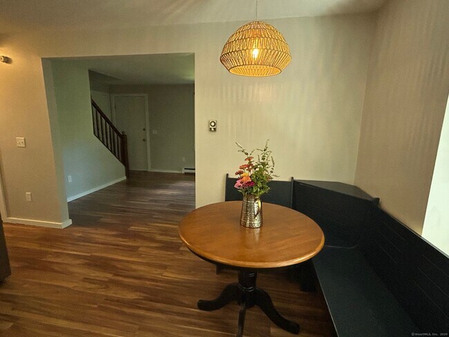 Foto del edificio - 10 Falls River Cir