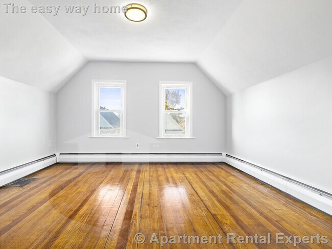 Building Photo - 42 William St