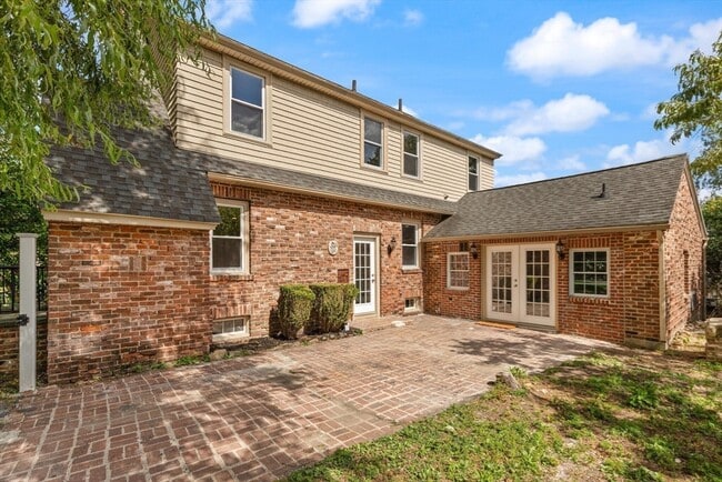 Foto del edificio - 129 Maple Ave