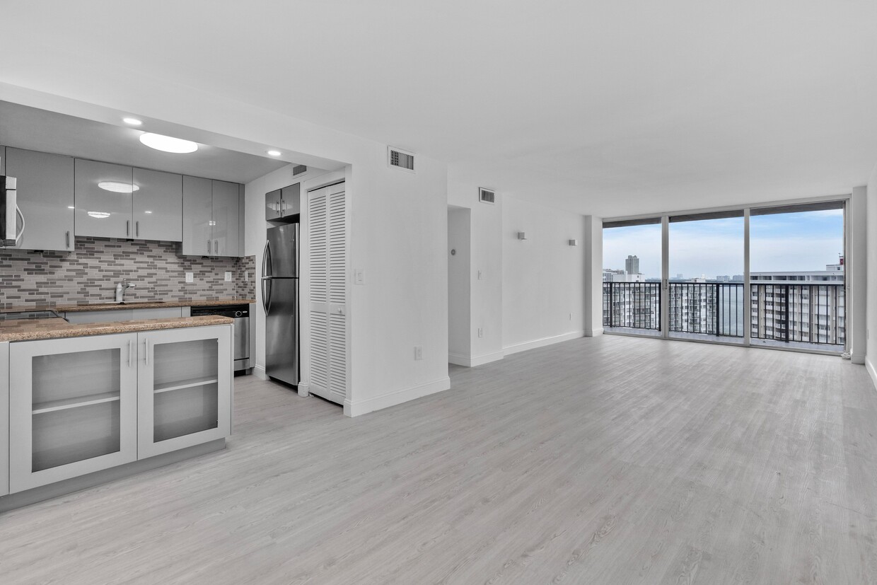 Primary Photo - 1450 Brickell Bay Dr