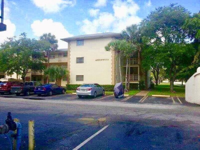 Building Photo - 900 Tallwood Ave