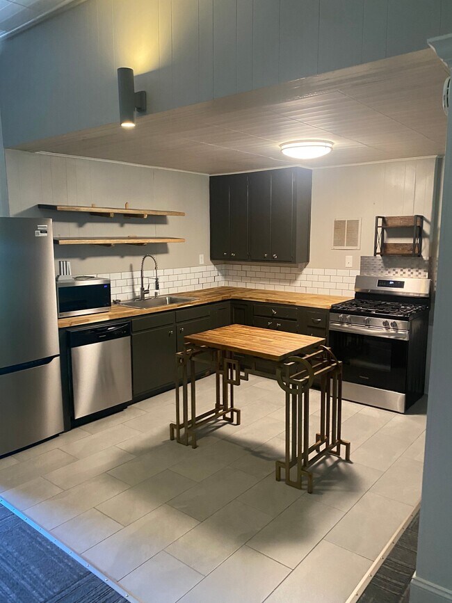 Foto del edificio - 165 Five Ponds Ln