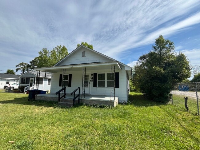 Building Photo - 206 Richlands Ave