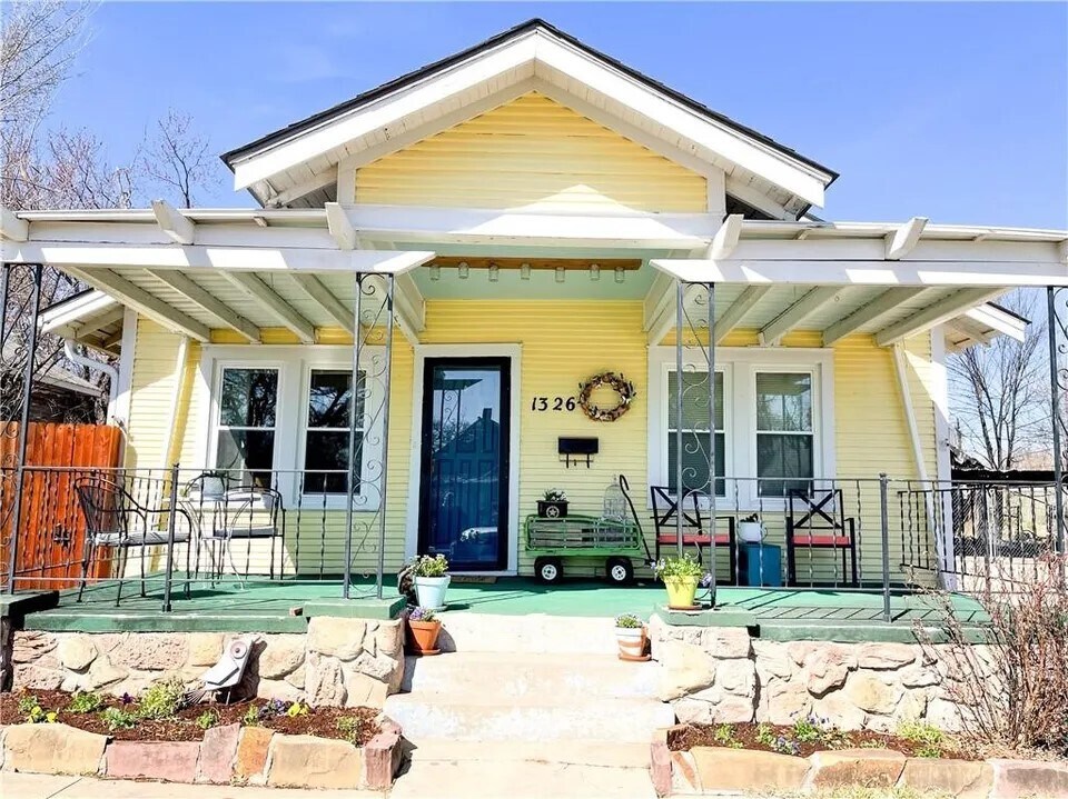 Primary Photo - 1326 E 10th St