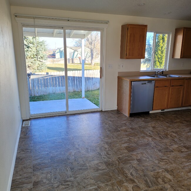 Building Photo - 1300 Florida Ln