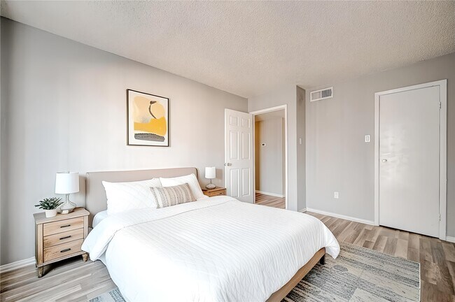 Foto del edificio - 2818 S Bartell Dr