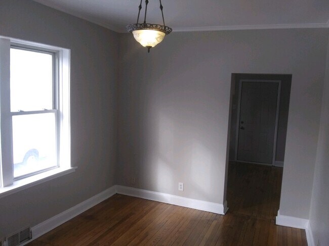 Dining Room - 1700 N Meade Ave