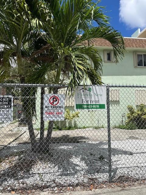 Primary Photo - 220 NW 7th Ave