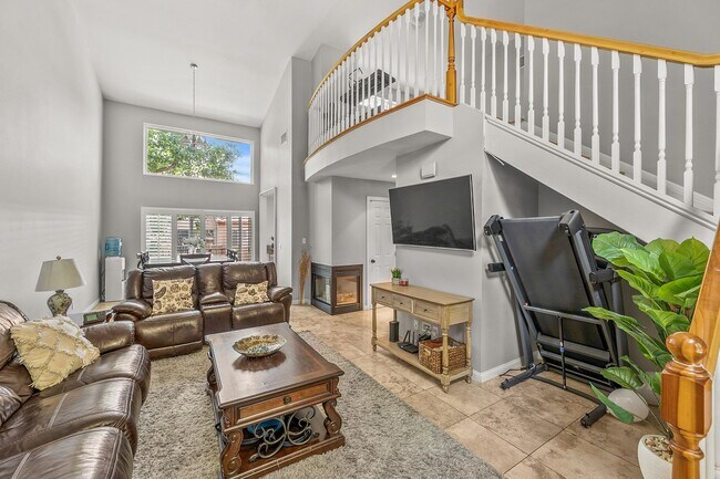 Building Photo - Beautiful 2 + Loft Home in the Gated Mount...