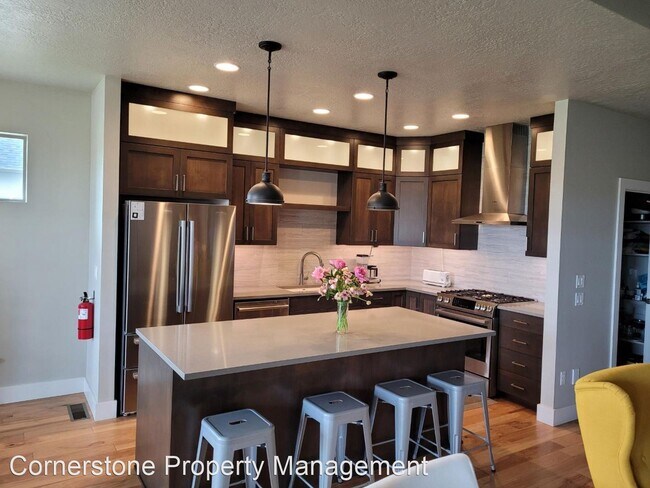 Building Photo - 3 br, 2 bath House - 455 E. Crest Ridge Dr.