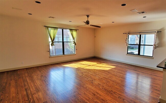 Building Photo - 836 Herkimer St