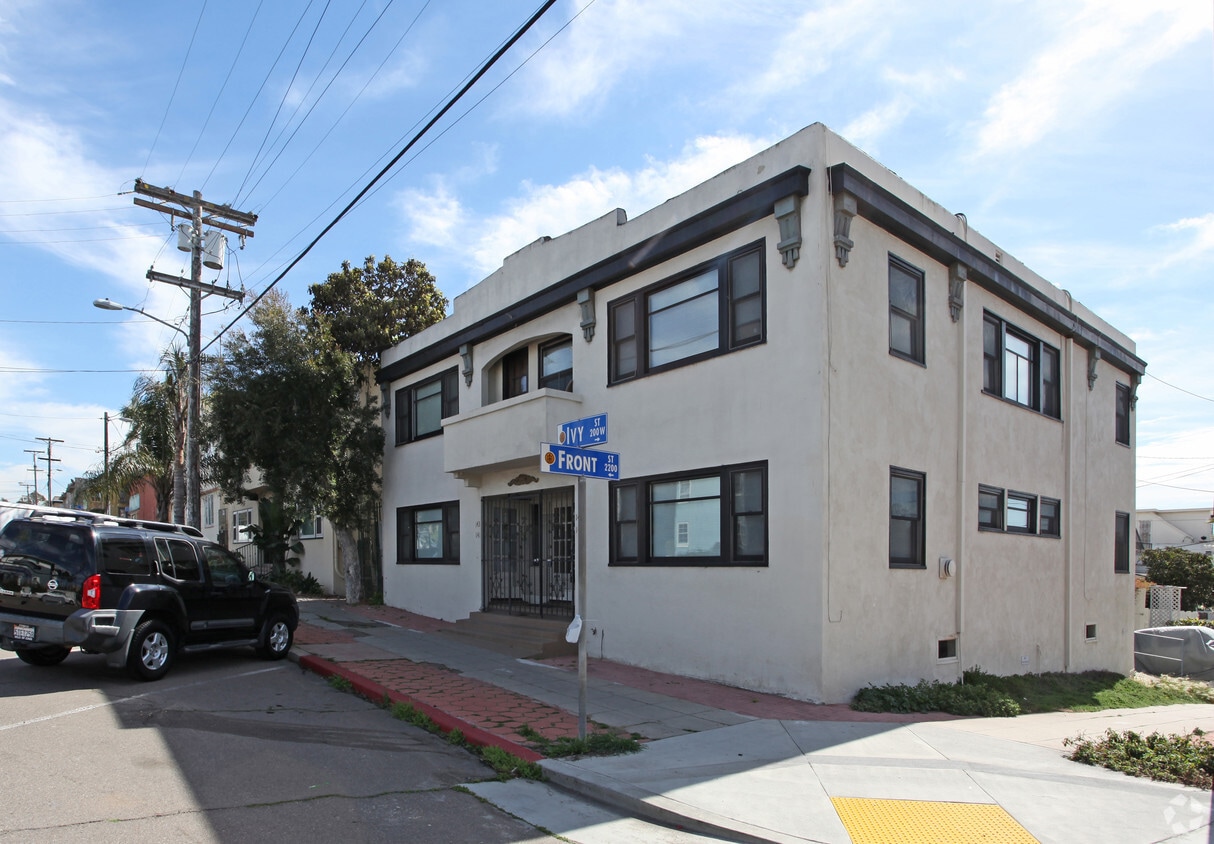 Primary Photo - West Ivy