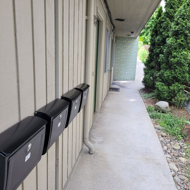 Building Photo - Renovated 1 Bedroom Unit in Magnolia