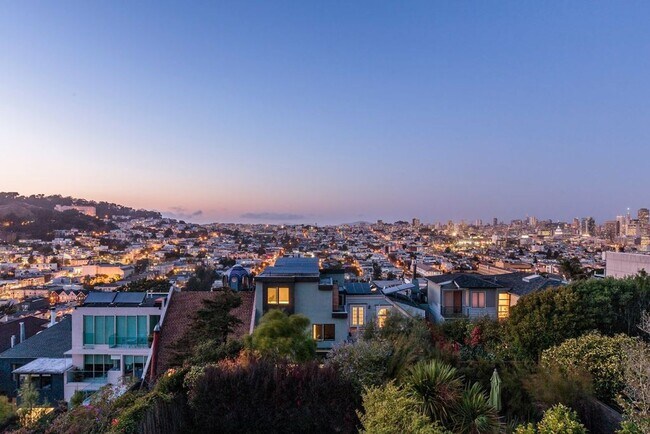 Foto del edificio - Views for Days Eureka Valley Home.  OPEN HOUSE!!!! THURSDAY, MAY 21 FROM 4:00 PM - 6:30 PM.