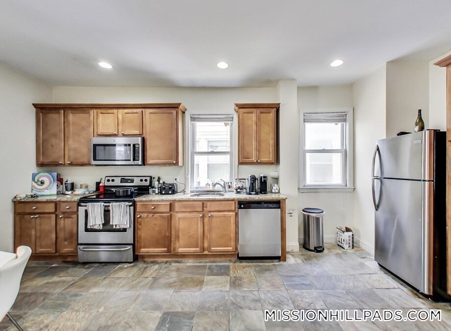 47 Hillside St Unit 1, Boston, MA 02120 Room for Rent in Boston, MA