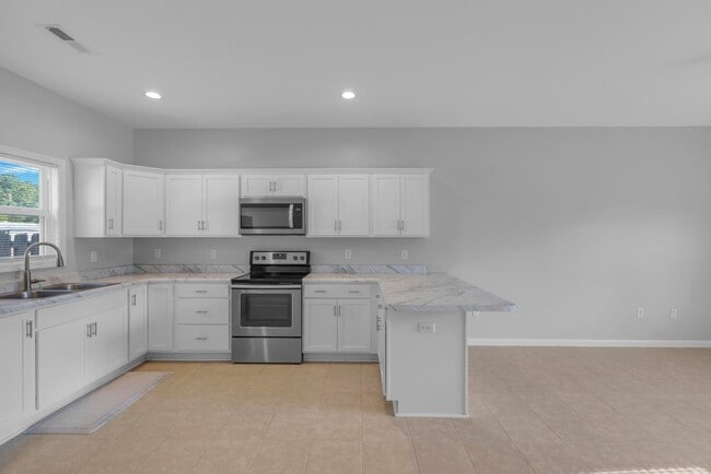 Building Photo - 130 Summerlin Ln