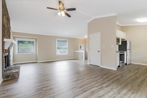 Building Photo - 4030 Leicester Dr NE
