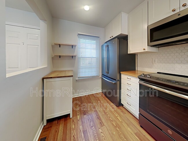 Foto del edificio - 8227 Circle Tree Ln