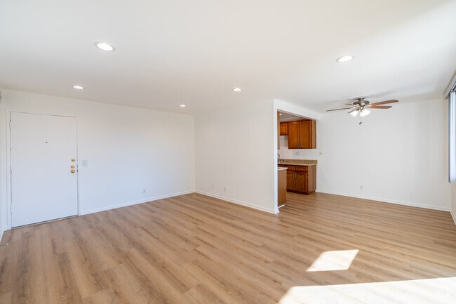 1BR, 1BA - 815SF - Living Room - Woodland House Apartments